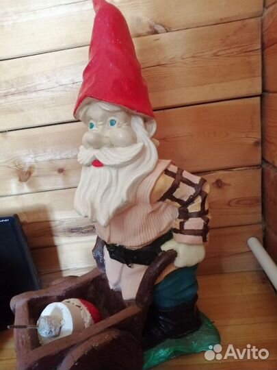 Гипсовая фигура гном с телегой