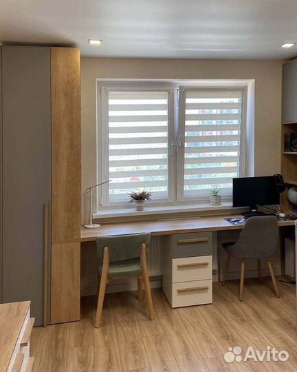 Письменный стол в детскую со шкафом