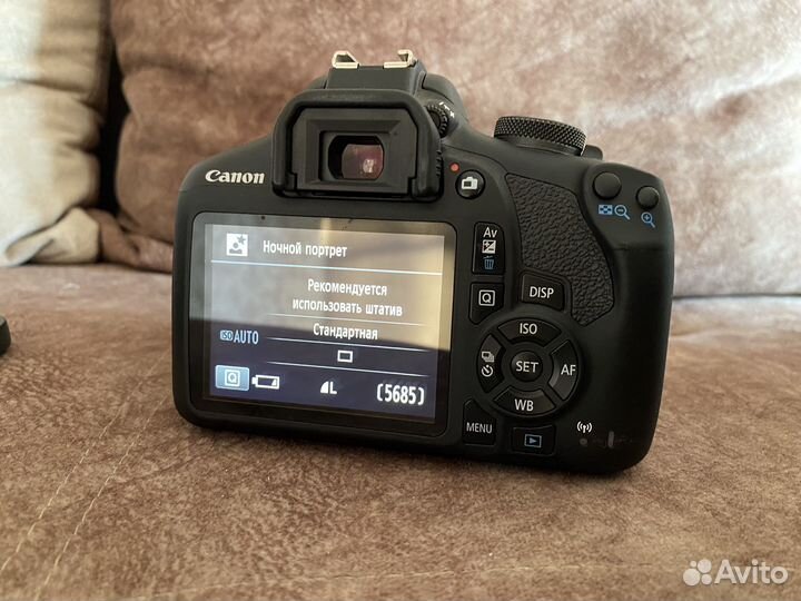 Canon eos 2000d