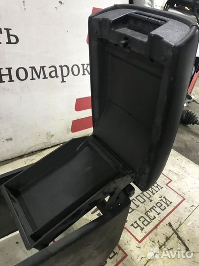 Подлокотник Nissan Murano