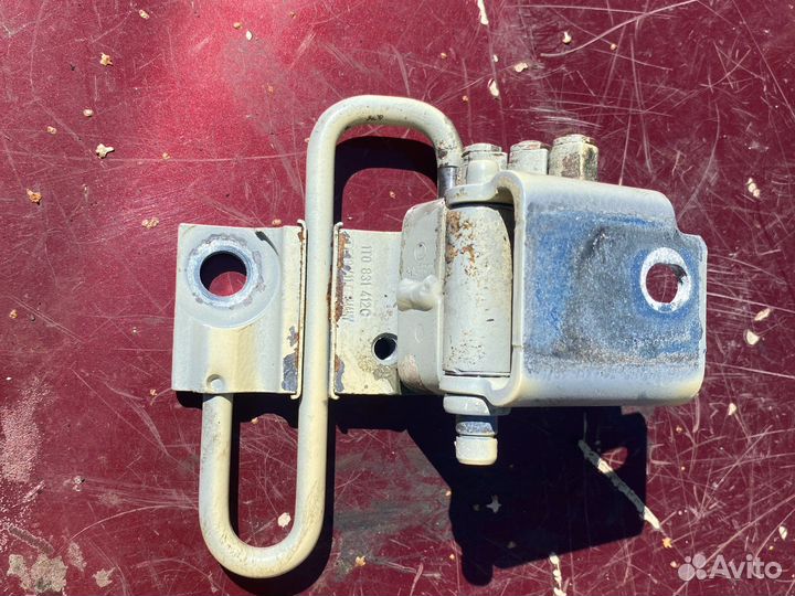 Петля передней правой двери VAG 1T0831412C