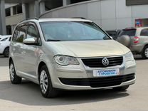 Volkswagen Touran 2.0 AMT, 2009, 140 000 км, с пробегом, цена 999 999 руб.