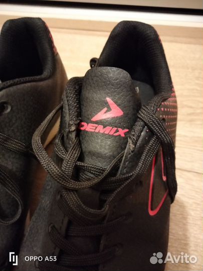 Кроссовки футбольные