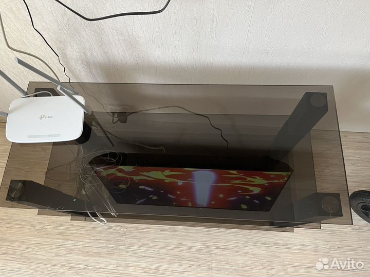 Стеклянная тумба под тв