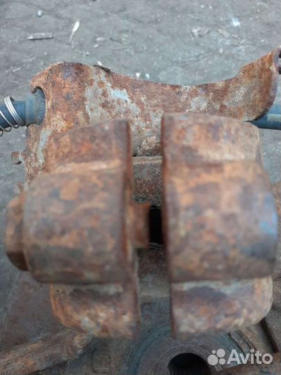 Кулак поворотный левый Peugeot Partner