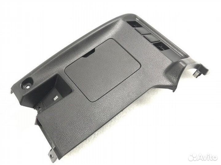 Накладка на торпедо левая Mitsubishi Pajero Sport