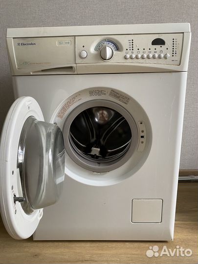 Стиральная машина б/у Electrolux EWS1046