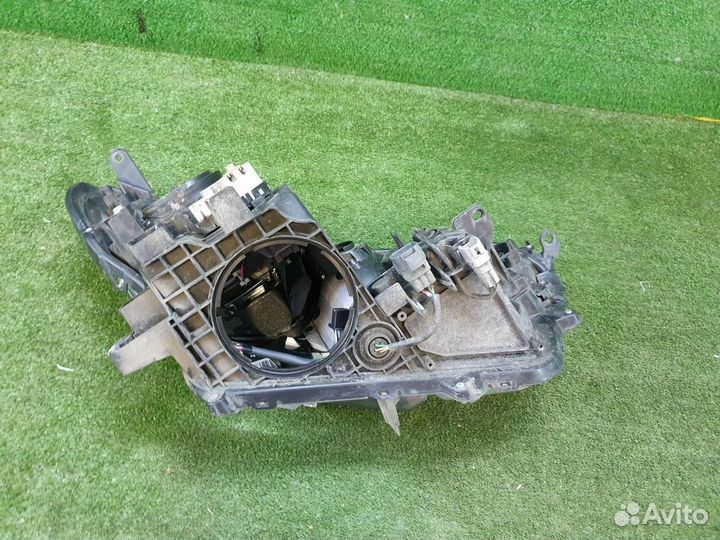 Фара левая Toyota RAV4