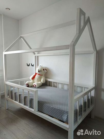 Детская кровать домик с матрасом