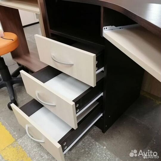 Стол компьютерный