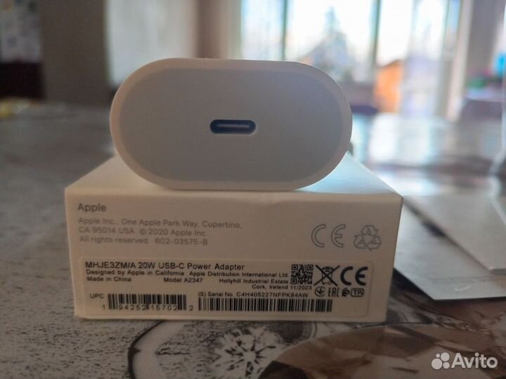 Блок зарядки на iPhone