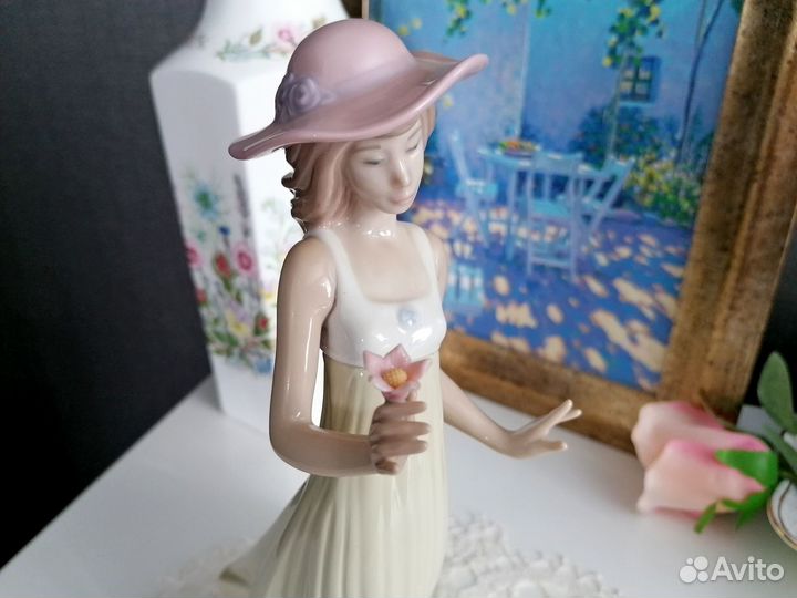 Статуэтка Lladro nao Нежный бриз фарфор Испания