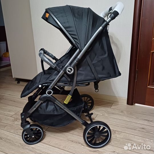 Коляска новая с перекидной ручкой