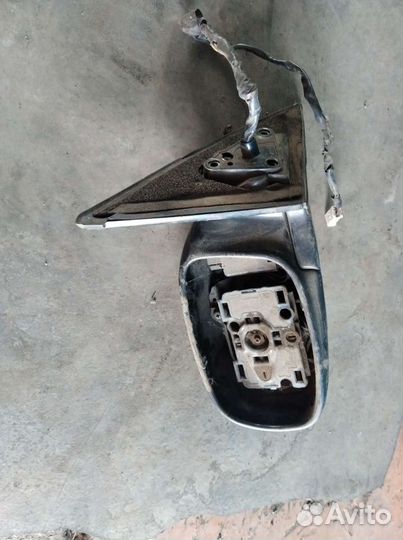 Левое зеркало на тайоту