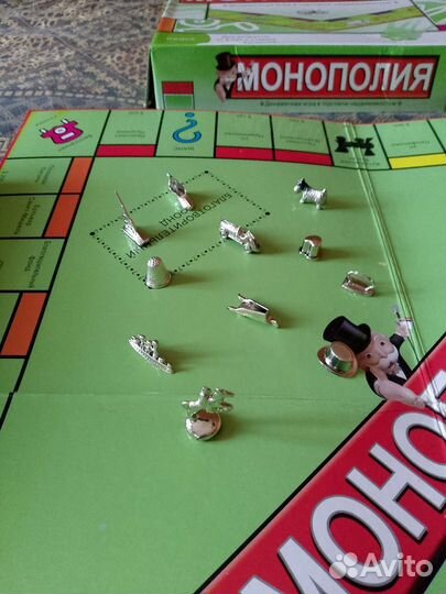 Продам игру Монополия среднего размера