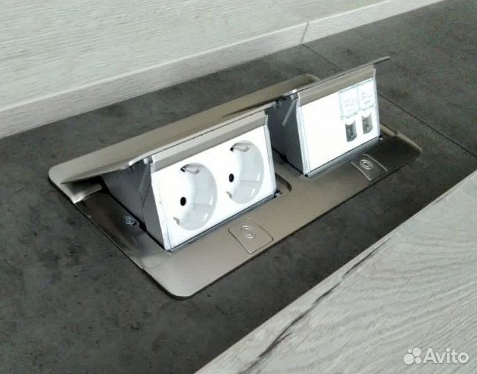 Блок розеточный выдвижной Legrand