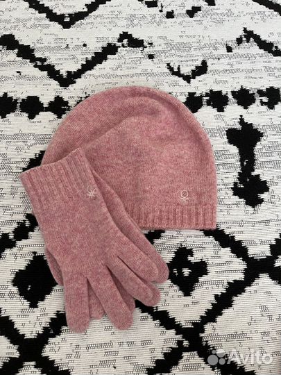 Шапка и перчатки benetton
