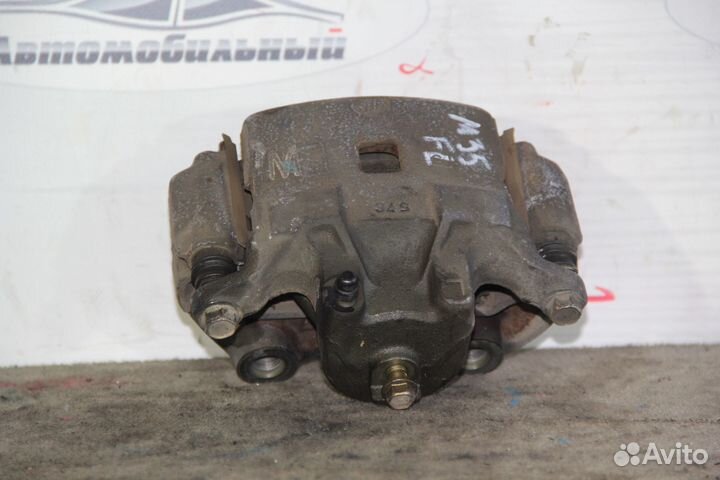 Суппорт перед лево c Nissan Stagea M35 VQ25DD