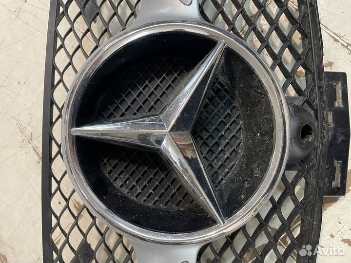 Решетка радиатора Mercedes