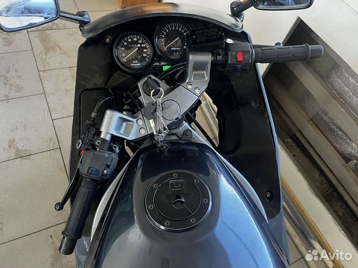 Kawasaki zzr 400