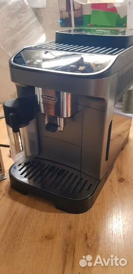 Кофемашина delonghi magnifica evo