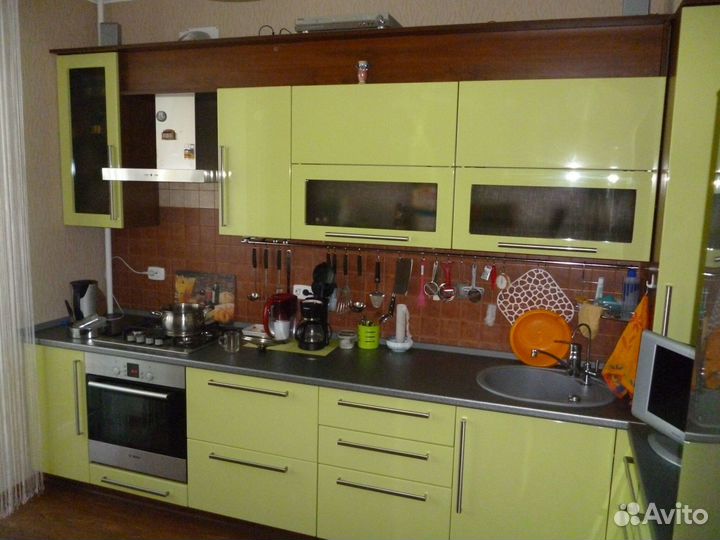 Кухня прямая в потолок