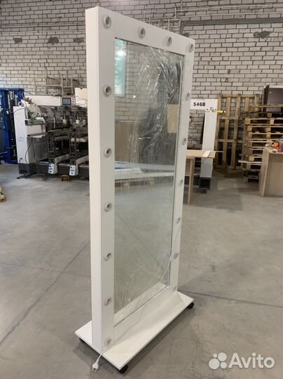 Зеркало с подсветкой гримерное для салона