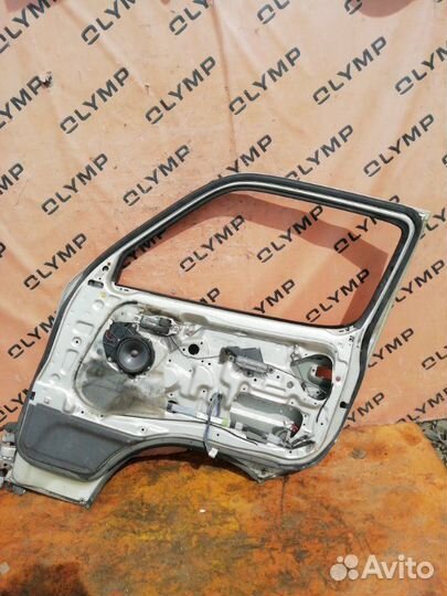 Дверь передняя правая Toyota Hiace KZH106 1KZ-TE