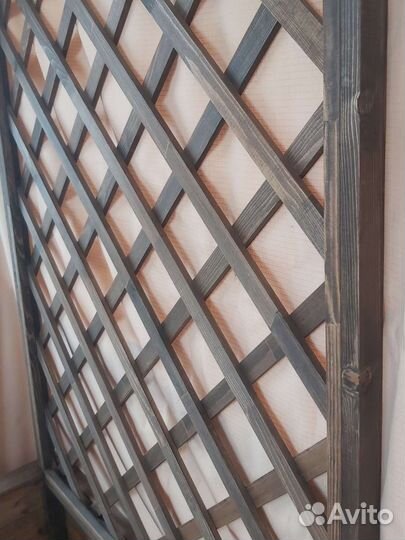 Кашпо деревянное со шпалерой