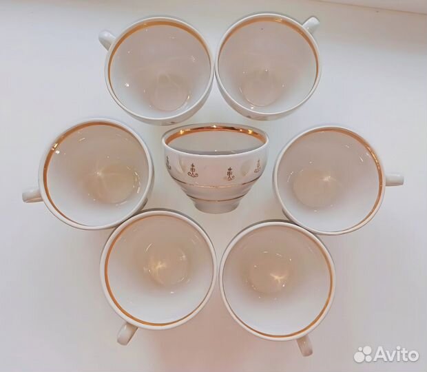 Чайные чашки с блюдцами