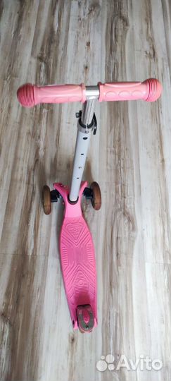 Самокат трехколесный со светящимися колесами