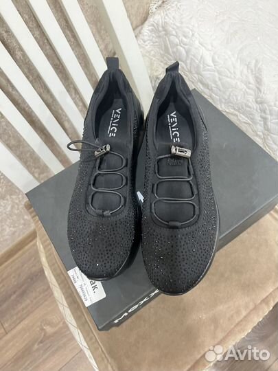 Слипоны крассовки макасины в стразах