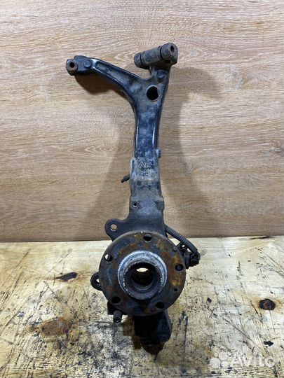 Поворотный кулак передний правый Audi A6 C5, A4 B5