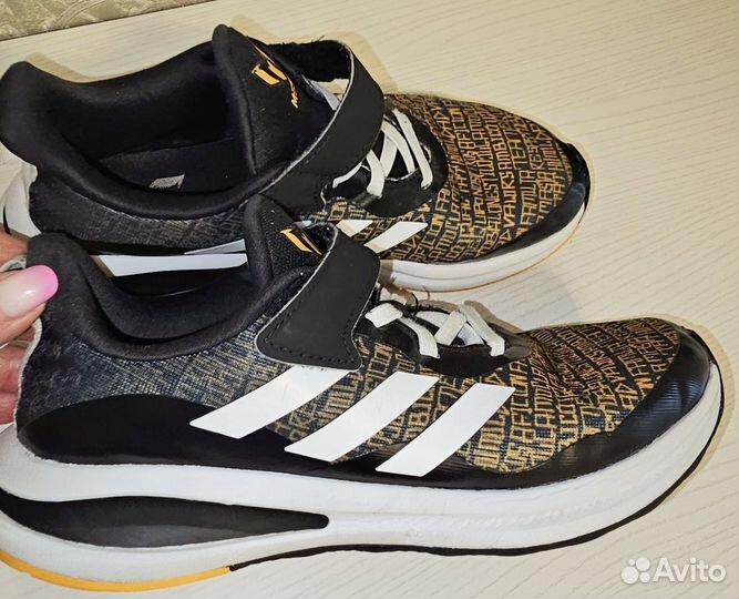 Кроссовки для мальчика adidas