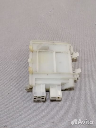 Резистор реостат печки Volkswagen Passat B3 1990