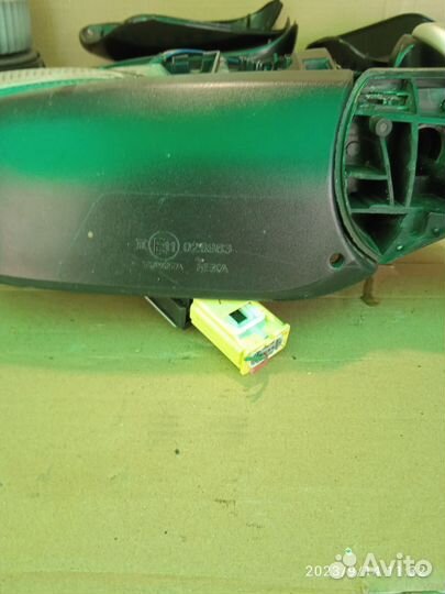 Корпус правого зеркала Тойота 180