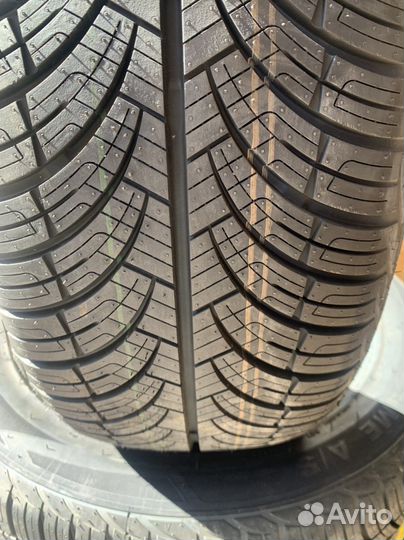 Roadmarch Prime A/S 215/55 R17 98W