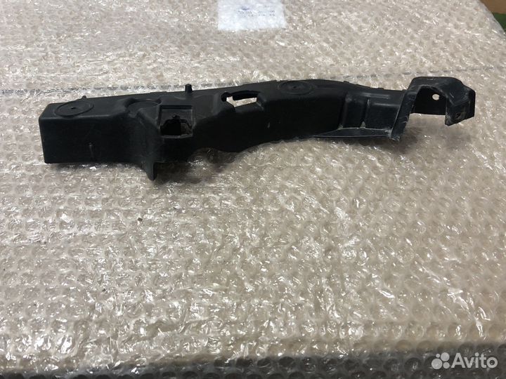Кронштейн переднего бампера правый на captiva