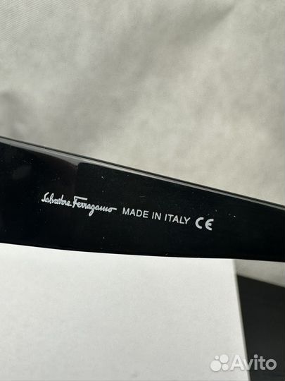 Солнцезащитные очки Salvatore Ferragamo