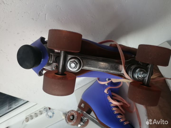 Moxi roller skates beach bunny