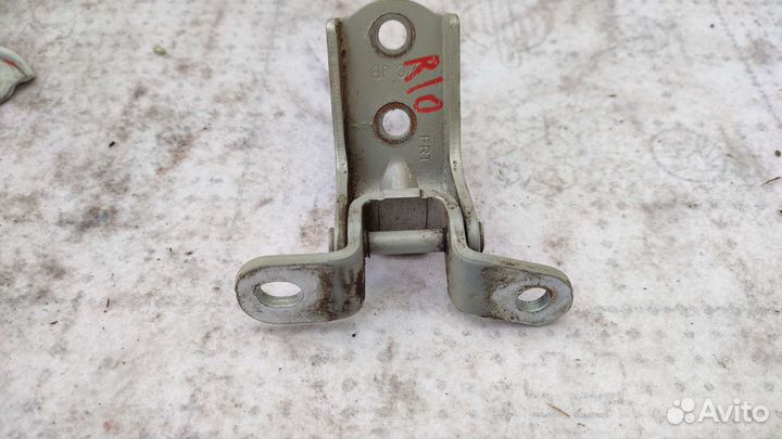 Петли двери передней левой Kia Rio 3