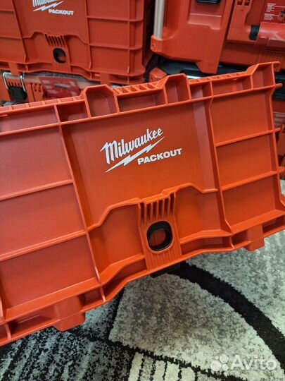 Ящик Milwaukee packout открытый