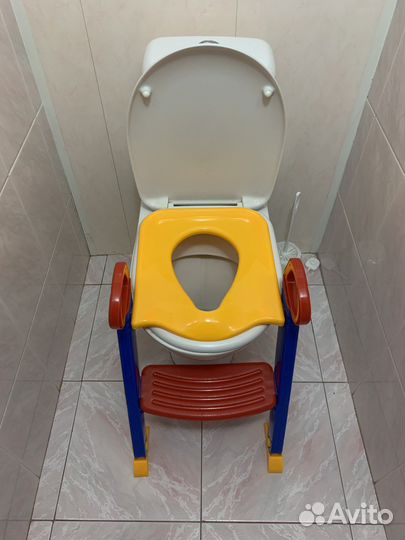 Детское сиденье на унитаз со ступенькой