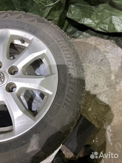 Bridgestone Blizzak Spike-01 215/60 R16