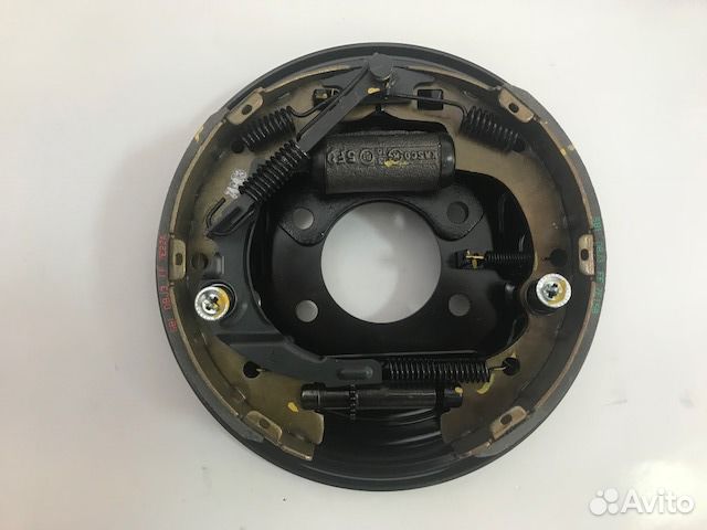 Щит заднего тормоза правый KIA Bongo3 в сборе