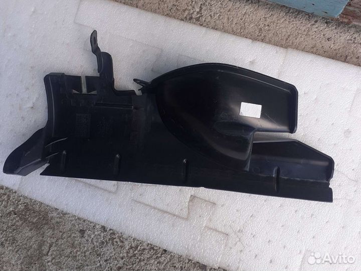 Дефлектор радиатора левая Ford Transit 7