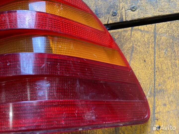 Фонарь задний правый Mercedes C140 CL