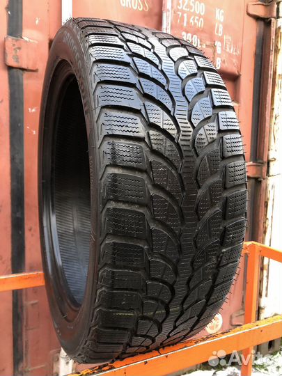 Bridgestone Blizzak LM-32 245/45 R19