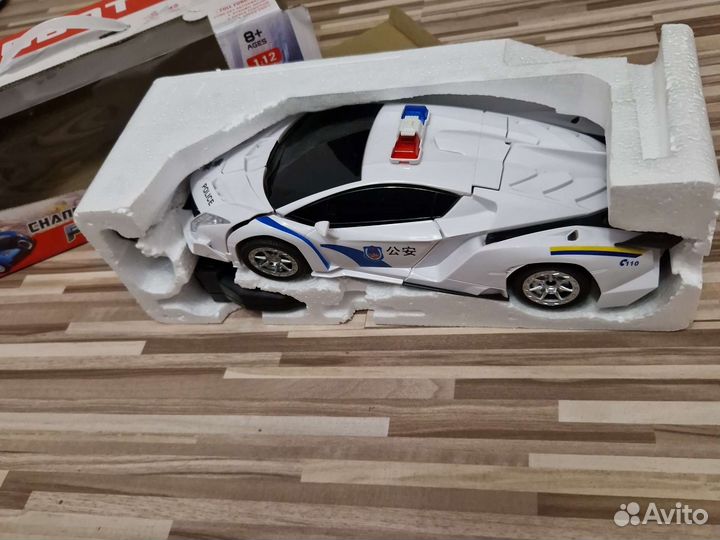 Машина трансформер на пульте управления