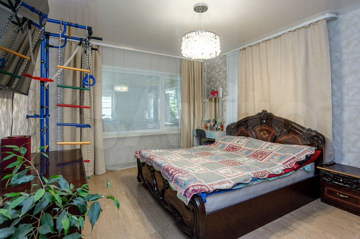 Коттедж 207 м² на участке 8,8 га